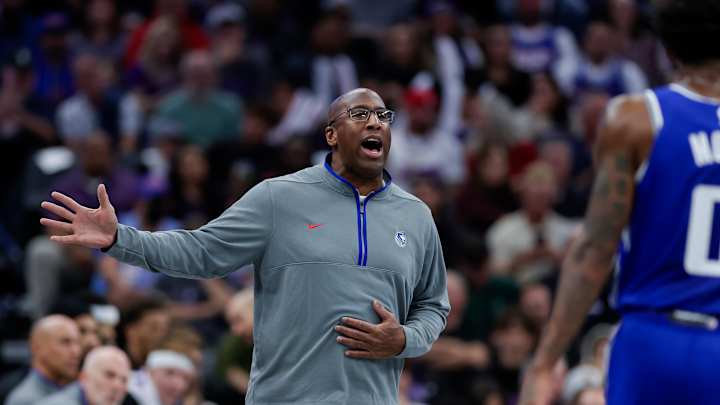 Kings HC Mike Brown Reaches Career Milestone in Win vs. Cavaliers
