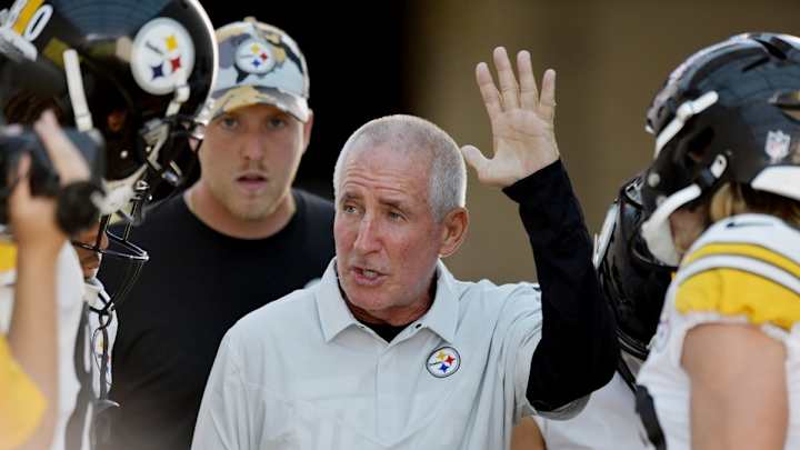 Steelers’ Danny Smith Suffered Injury in Packers Brawl Steelers’ Danny Smith Suffered Injury in Packers Brawl