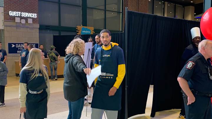Tyrese Haliburton and Indiana Pacers teammates and coaches hand out hot meals for Thanksgiving Dinner