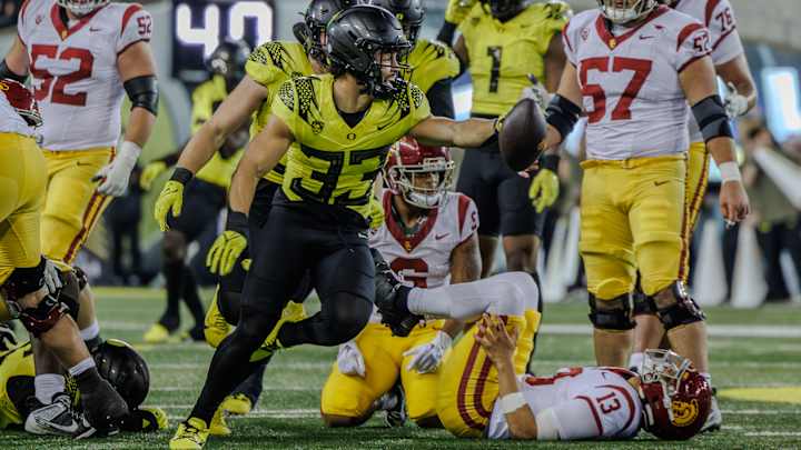 Game Preview: No. 6 Oregon Heads to the Desert to Face Arizona State