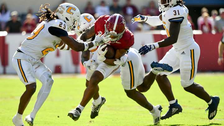 Downs Dazzles, No. 8 Alabama Defeats Chattanooga 66-10