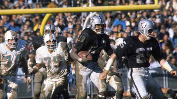 Raiders-Dolphins Series Has a Catch to It Raiders-Dolphins Series Has a Catch to It