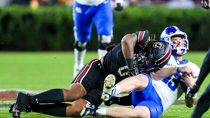 Gamecocks Win 17-14 Rockfight Over Kentucky