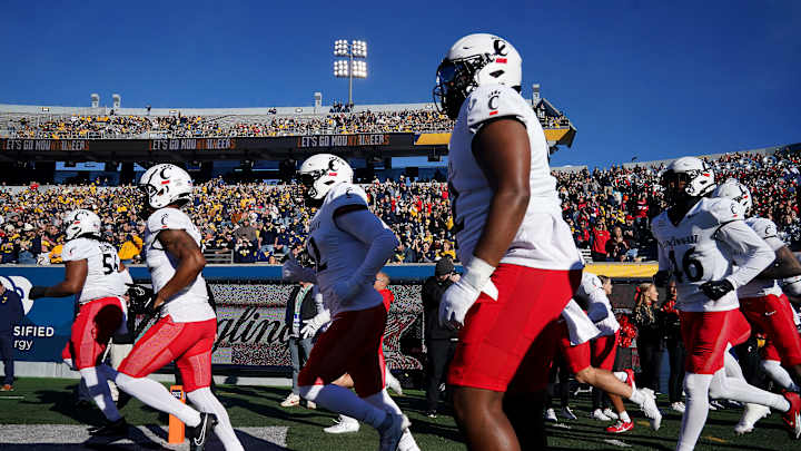 Look: Cincinnati Closes 2023 Season With Nipp At Night Contest Against Kansas