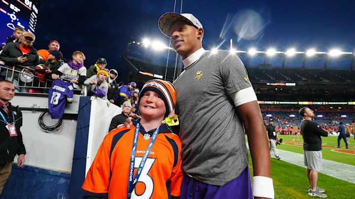 Vikings-Broncos Live Score Updates: Sunday Night Football Week 11 Vikings-Broncos Live Score Updates: Sunday Night Football Week 11