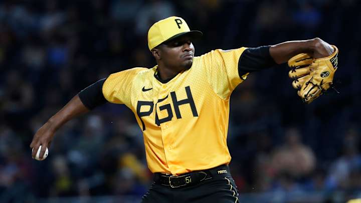 Yankees Begin Free Agency by Signing Reliever