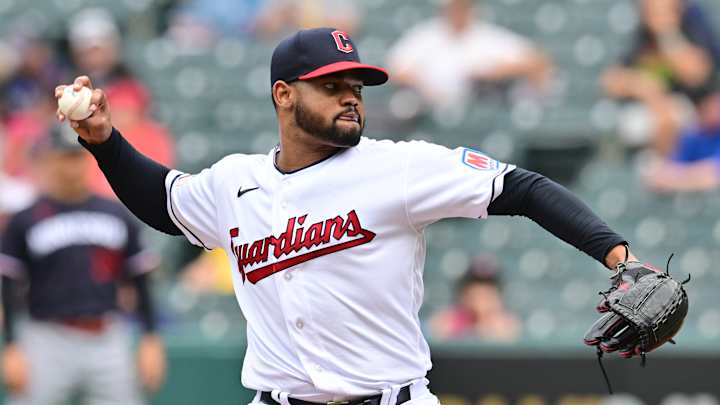 Houston Astros Potential Bullpen Target Signs With National League Powerhouse