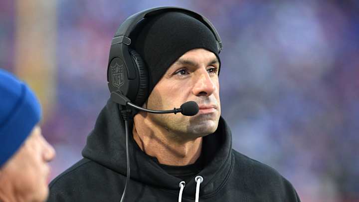 Robert Saleh Comically Addressed His Unfortunate Sideline Collision With Zach Wilson Robert Saleh Comically Addressed His Unfortunate Sideline Collision With Zach Wilson