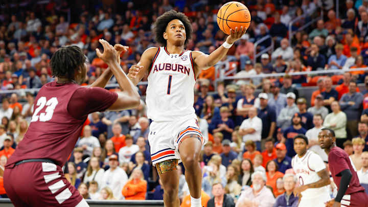 WATCH: Aden Holloway throws lob to Jaylin Williams vs Alabama State