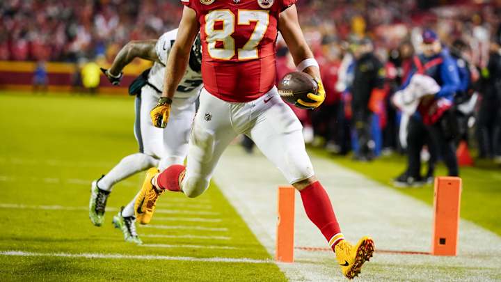 Raiders Face Chiefs Star TE Travis Kelce