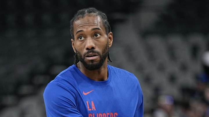 Kawhi Leonard Reacts to Gregg Popovich Telling Spurs Fans to Stop Booing Kawhi Leonard Reacts to Gregg Popovich Telling Spurs Fans to Stop Booing