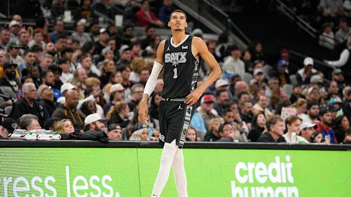 Victor Wembanyama Reacts to Gregg Popovich Chastising Spurs Fans