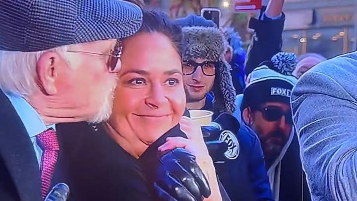 Terry Bradshaw’s Awkward, Unannounced Kiss of Fox’s Guest Chef Left NFL Fans Cringing