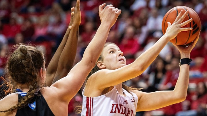 No. 21 Indiana Beats No. 19 Tennessee 71-57; Garzon Scores 23 Points In Career Night
