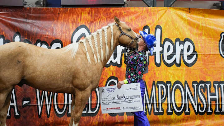 Aldridge and Adios Pantalones Inch Closer to $300K Goal at Elite Extravaganza