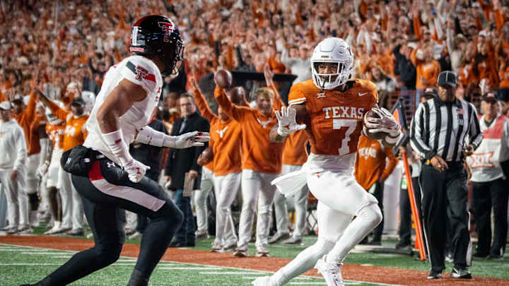 Texas Longhorns Leaving Meat on Bone, Lead Texas Tech Red Raiders at Halftime