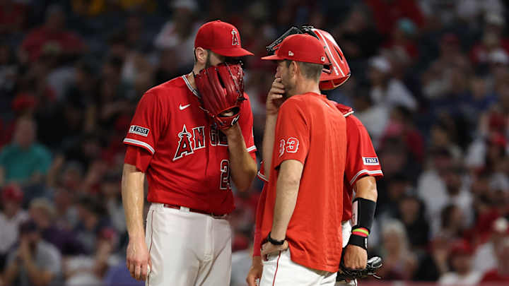 Dodgers 'Seriously Discussing' Signing Former All-Star Starting Pitcher in Need of Revamp Dodgers 'Seriously Discussing' Signing Former All-Star Starting Pitcher in Need of Revamp