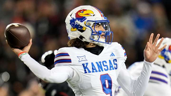 Hawking Points: Kansas Secures Eighth Win With Dominate Performance at Cincinnati