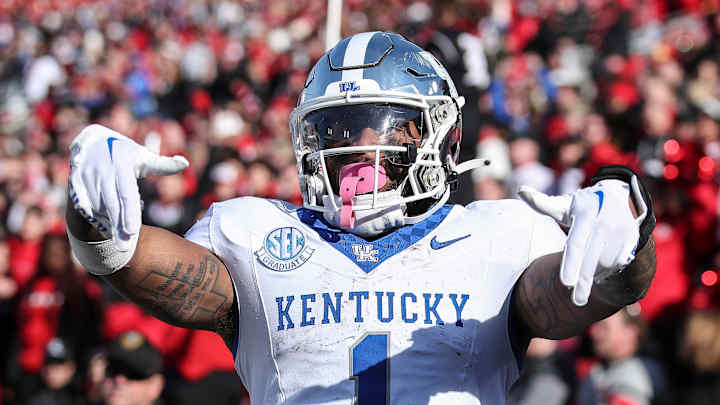 Takeaways: Ray Davis puts the Cats on his back as Kentucky holds the L's down for the fifth straight year Takeaways: Ray Davis puts the Cats on his back as Kentucky holds the L's down for the fifth straight year