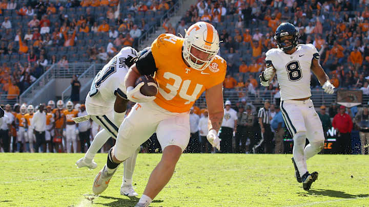 McCallan Castles Signs With Sports Agency