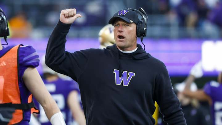 Huskies Get Rewarded for Apple Cup Win, Move Up AP Poll