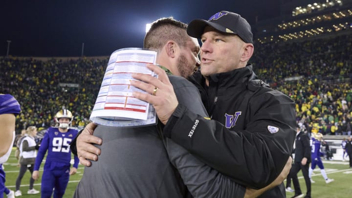 Pac-12 Bowl Projections: Washington vs. Oregon for CFP Berth Pac-12 Bowl Projections: Washington vs. Oregon for CFP Berth