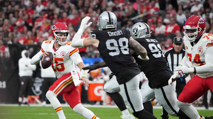 Crosby, Mahomes Tip Their Hats to One Another