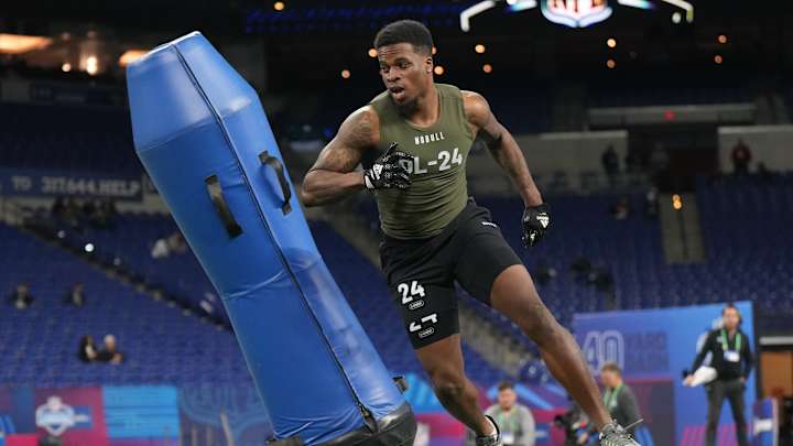 The 49ers Activate Robert Beal Jr.