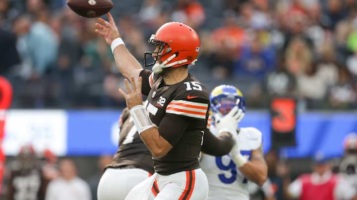 Joe Flacco Demonstrates Newness to Browns in Amusing Fashion During Loss to Rams Joe Flacco Demonstrates Newness to Browns in Amusing Fashion During Loss to Rams
