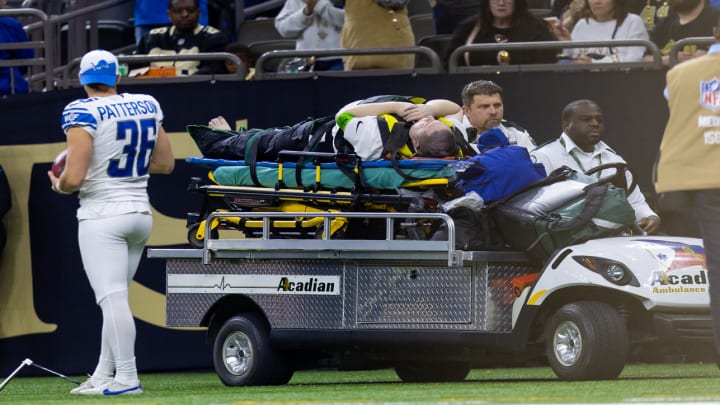 NFL Official to Undergo Surgery After Gruesome Collision With Saints RB Alvin Kamara