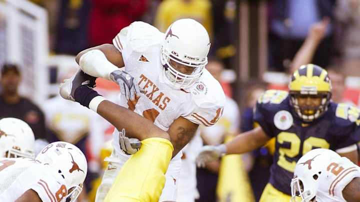 Texas Longhorns Legend Derrick Johnson Inducted Into College Football Hall Of Fame