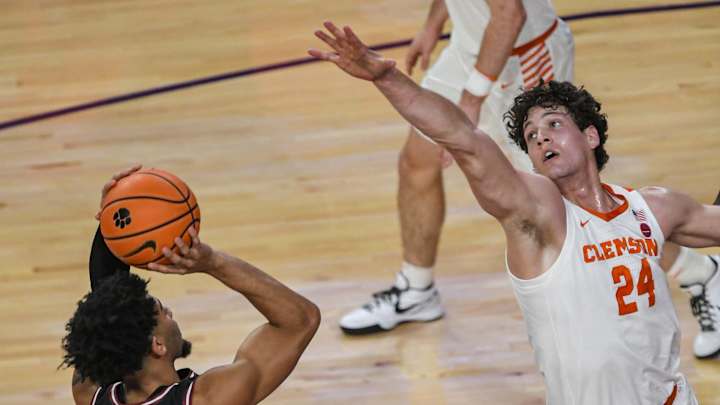 Free Throws Plague Gamecocks In Closing Moments Vs. Clemson