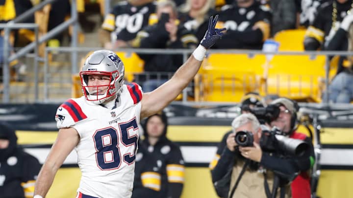 Patriots Reveal Plan to Re-Sign Hunter Henry Patriots Reveal Plan to Re-Sign Hunter Henry