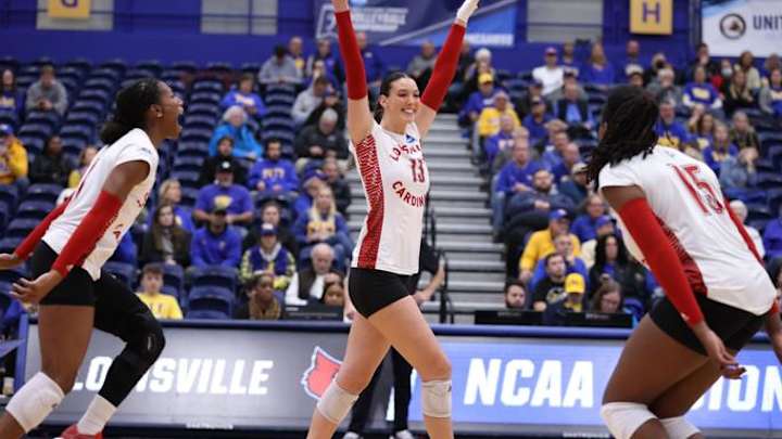 Louisville Volleyball Falls to Pitt in Elite Eight