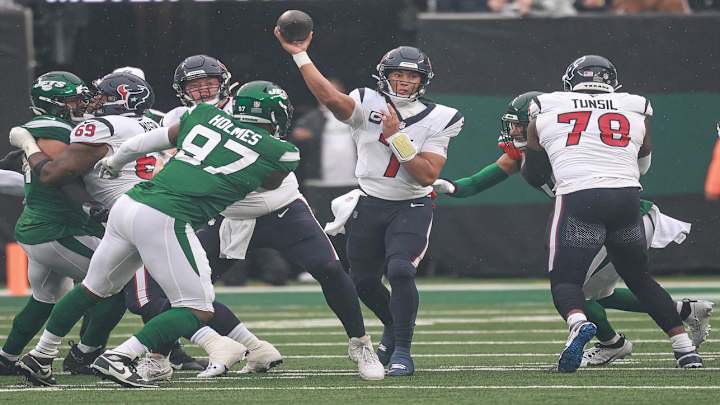 NFL’s Most Dreadful Officiating Crew Makes Brutal No-Call on Play That Injured C.J. Stroud