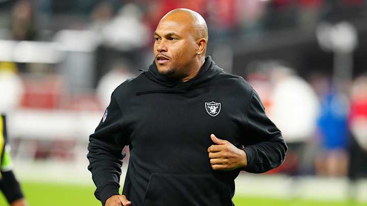Multiple Former NFL Head Coaches Helping Raiders’ Antonio Pierce Prepare for Vikings, per Report