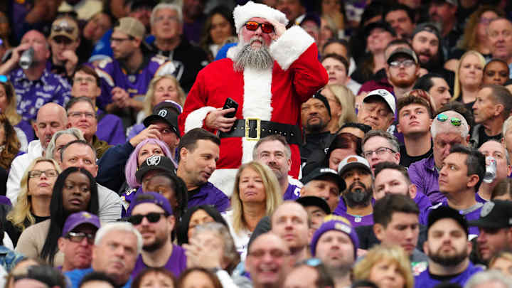 Minnesota Vikings Fans Take Over Allegiant