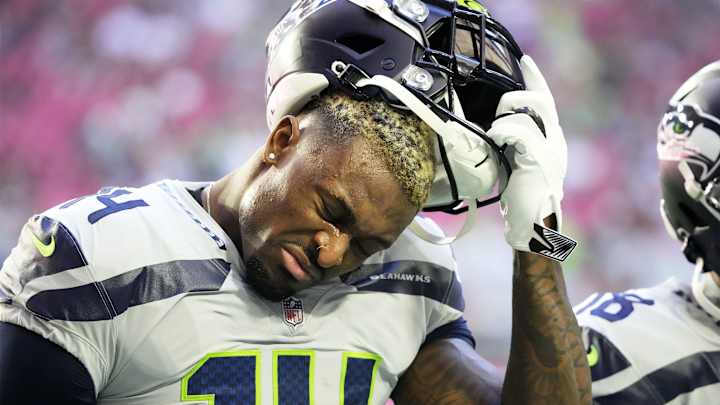 DK Metcalf Destroys Helmet Warmer on Sideline after Drew Lock Interception