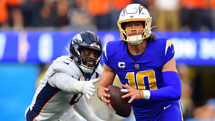 Justin Herbert Suffered Fractured Finger During Loss to Broncos, per Brandon Staley