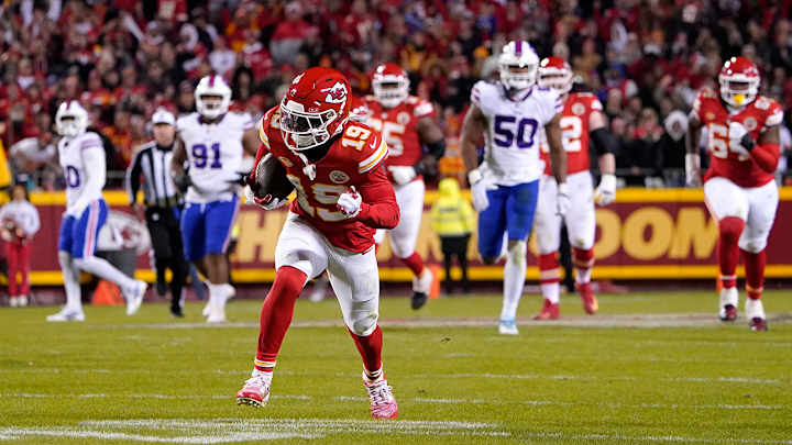 Chiefs’ Kadarius Toney Didn’t Ask Officials If He Was Lined Up Properly Prior to Pivotal Penalty Chiefs’ Kadarius Toney Didn’t Ask Officials If He Was Lined Up Properly Prior to Pivotal Penalty