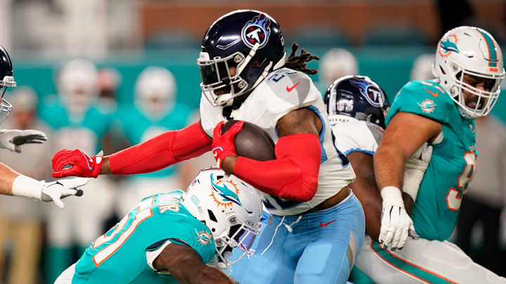 Titans Stage Dramatic Late Comeback On the Road, Stun Dolphins 28-27