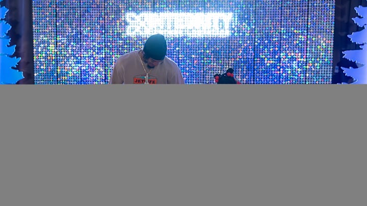 Ja'Marr Chase Provides Winter Shopping Experience for 100 Students at Elementary School