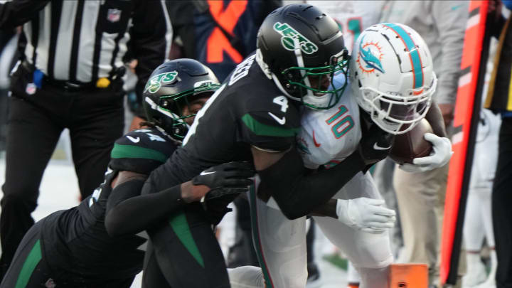 Point Spread Suggests Different Story for Jets and Dolphins This Time Around