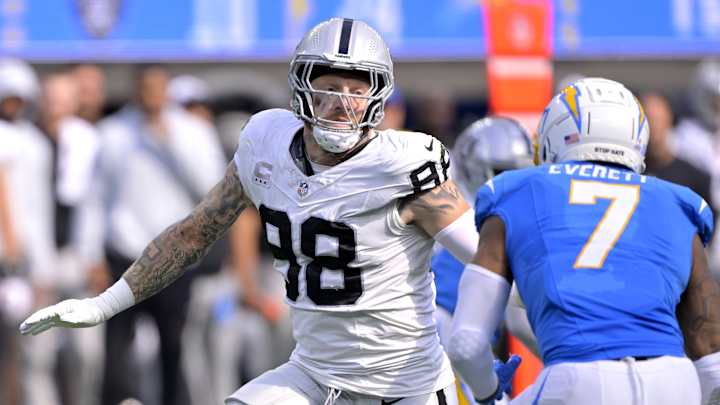 Crosby Sends Message to Football Youth