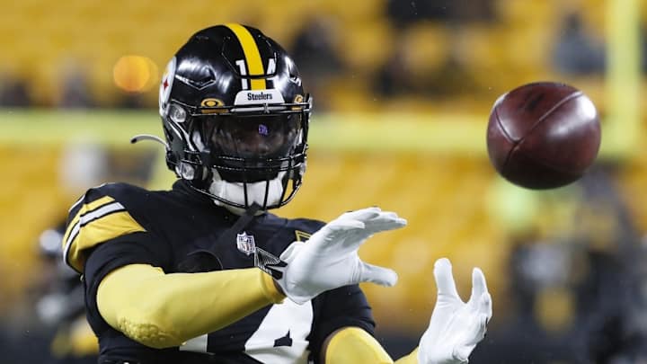 Steelers WR George Pickens Defends Sideline Frustrations Steelers WR George Pickens Defends Sideline Frustrations