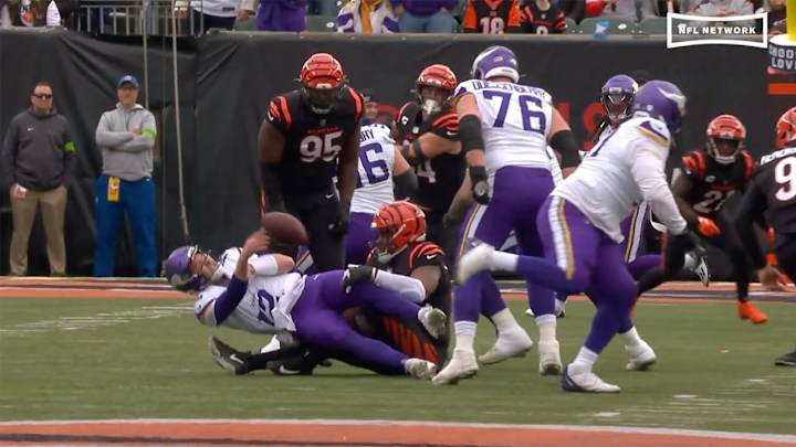 Vikings’ Nick Mullens Threw One of the Oddest Interceptions You’ll Ever See vs. Bengals Vikings’ Nick Mullens Threw One of the Oddest Interceptions You’ll Ever See vs. Bengals