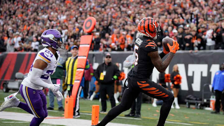 Watch: Tee Higgins Scores Miraculous Touchdown to Tie Vikings Late Watch: Tee Higgins Scores Miraculous Touchdown to Tie Vikings Late
