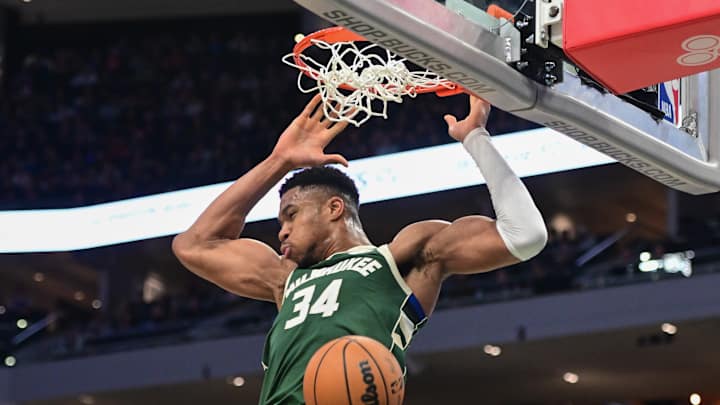 Giannis Antetokounmpo’s Kids Join Him on Bench While Bucks Destroy Pistons Giannis Antetokounmpo’s Kids Join Him on Bench While Bucks Destroy Pistons