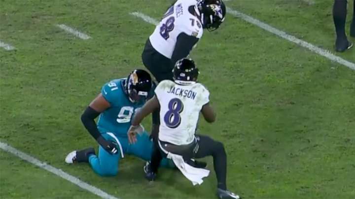 Lamar Jackson’s Incredible Throw to Isaiah Likely Left Jaguars Defender in Disbelief