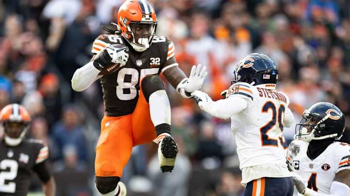 Browns Tight End Had a NSFW Response to How He Was Feeling During Bears’ Hail Mary